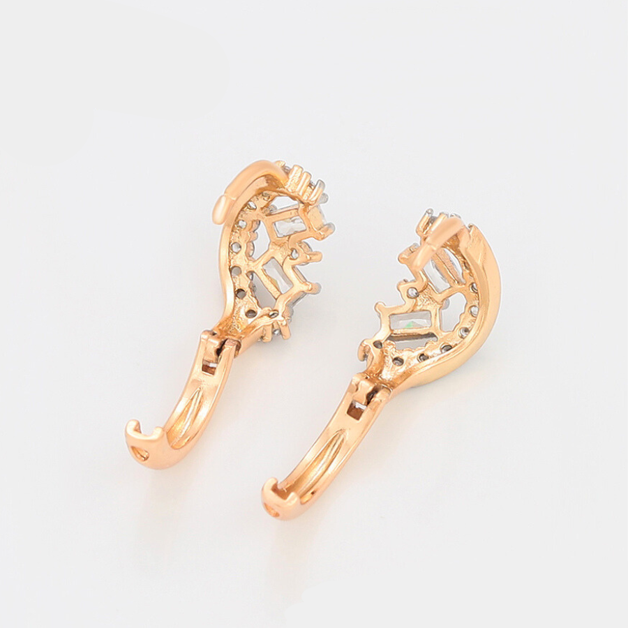 NEW Chloe Huggie Earrings - 18 k warm gold
