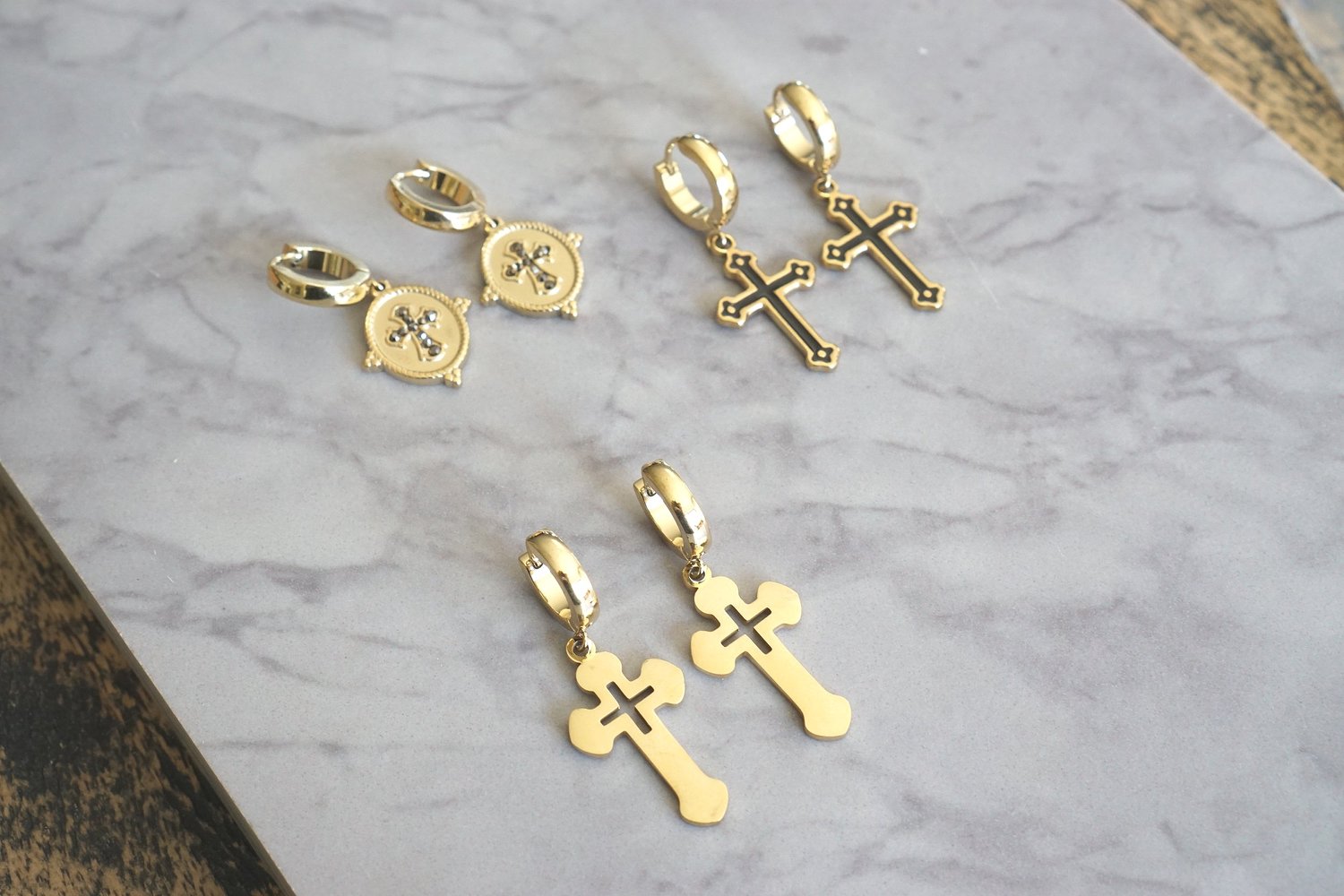 Nila Black Cross 18 k Gold plated Earrings