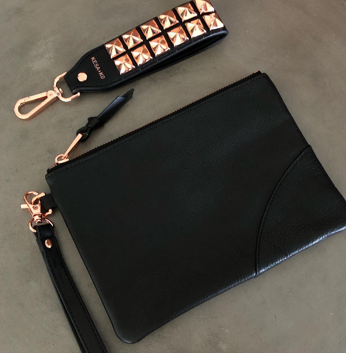 Leather wristlet pouch bag - Classic Black