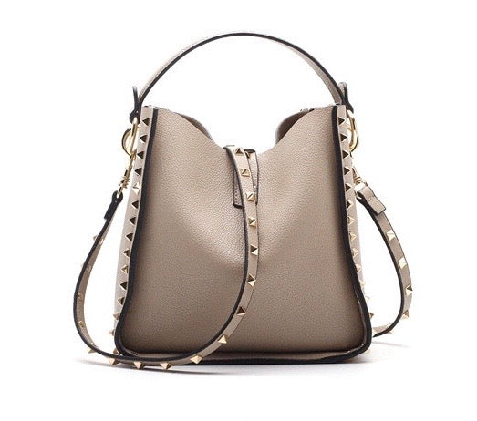 Studded leather bucket bag - Inka Taupe