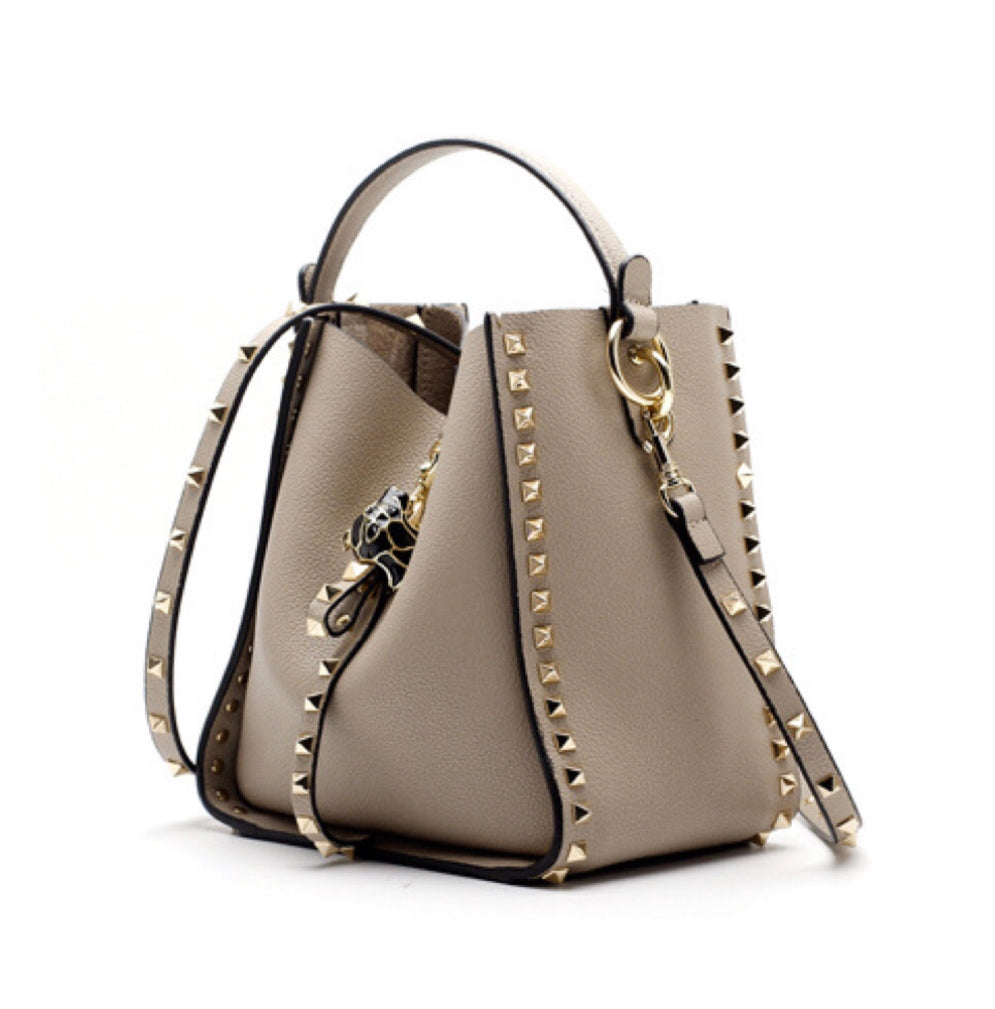 Studded leather bucket bag - Inka Taupe