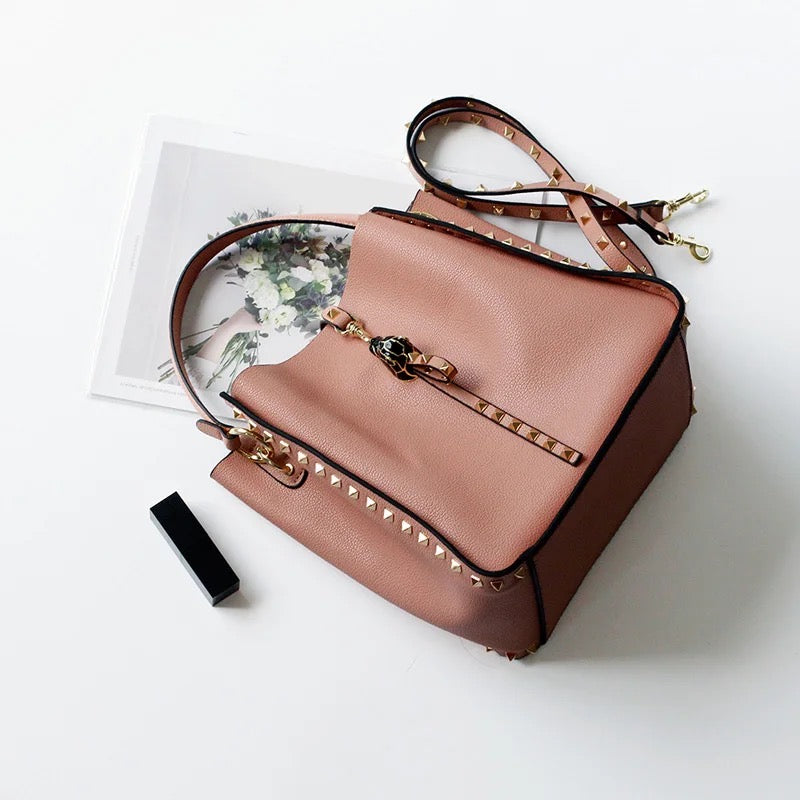 Studded leather bucket bag - Inka Blush