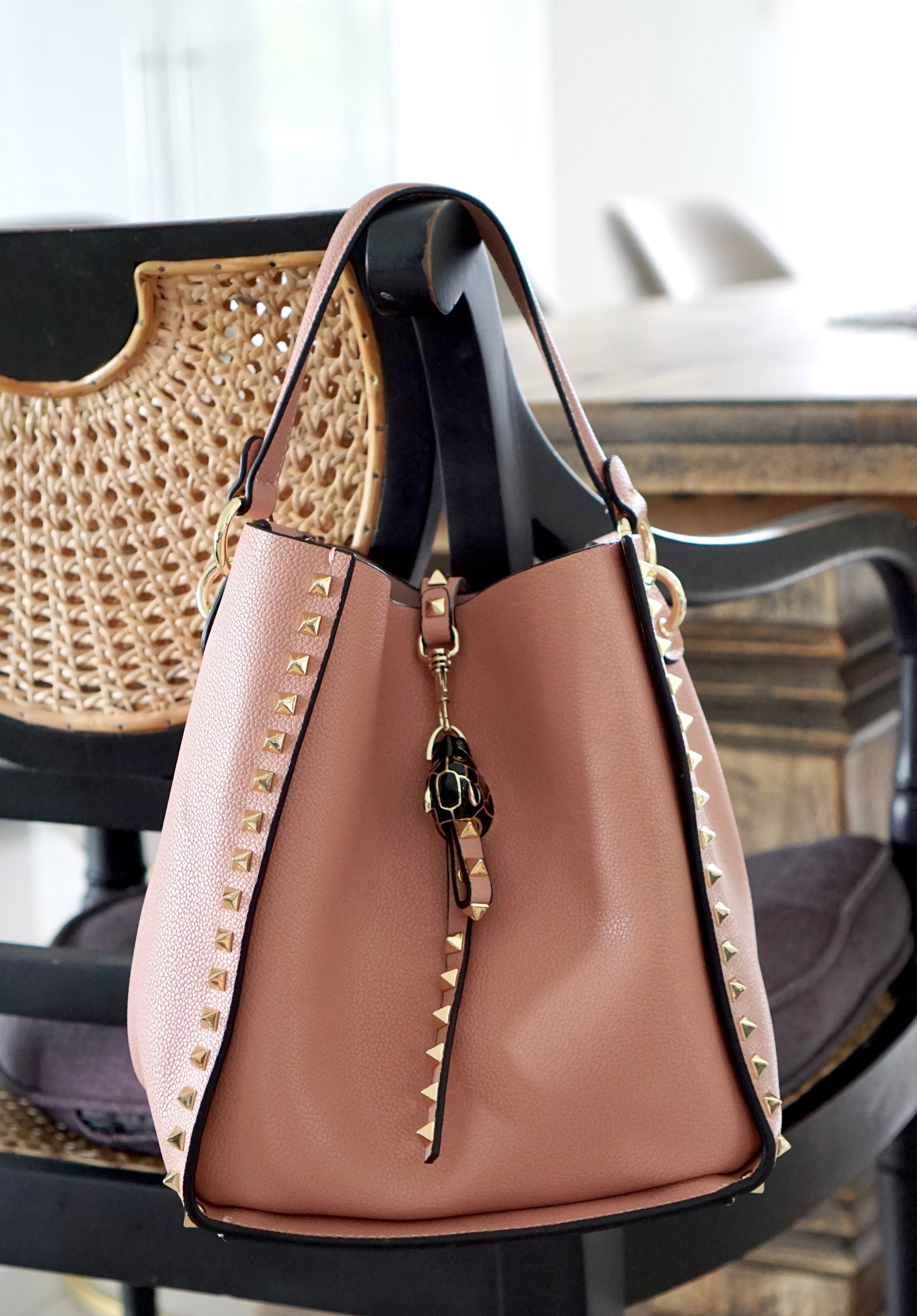 Studded leather bucket bag - Inka Blush