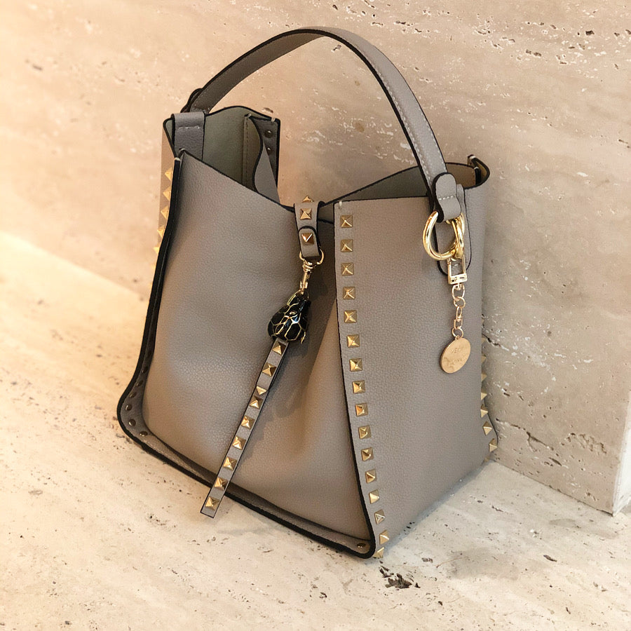 Studded leather bucket bag - Inka Taupe