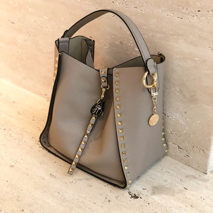 Studded leather bucket bag - Inka Taupe